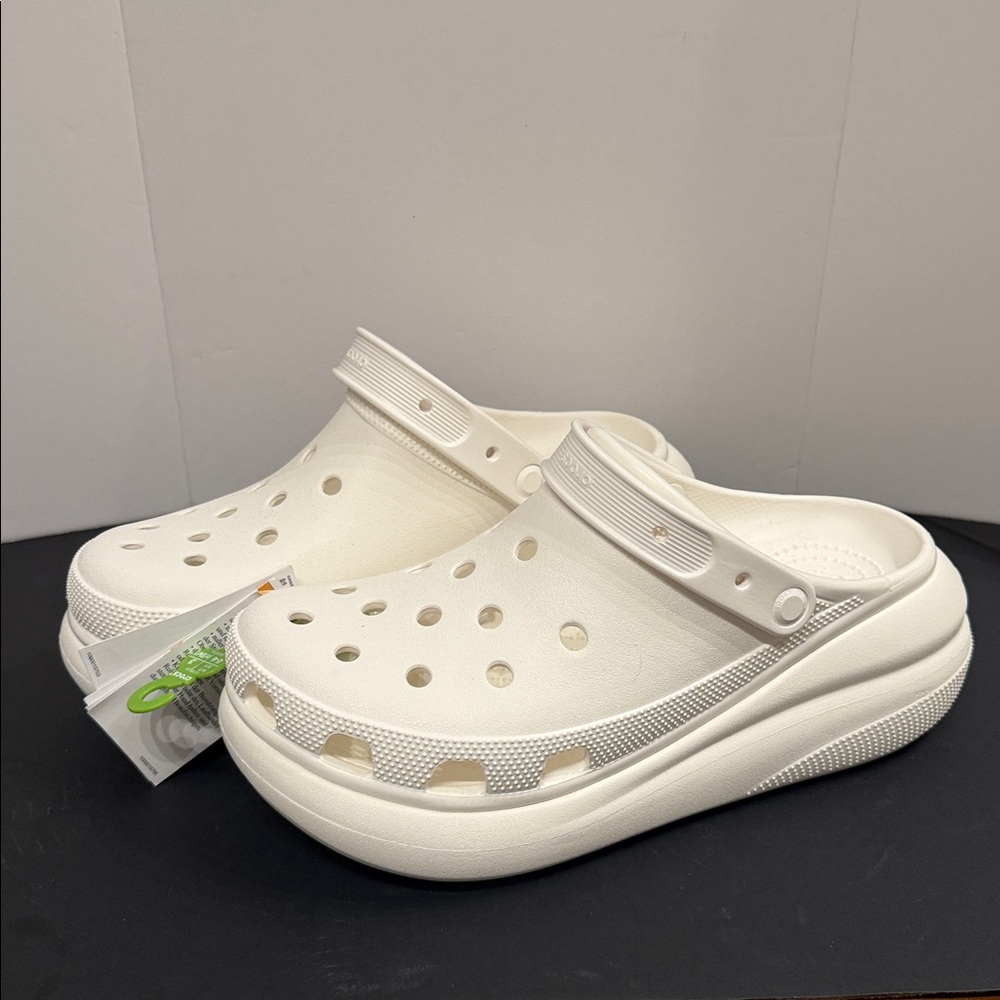 Crocs Classic Crush clogs in Bone size M11  NWT-FINAL PRICE!